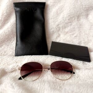 QUAY AUSTRALIA Loop Me In Sunglasses + Case